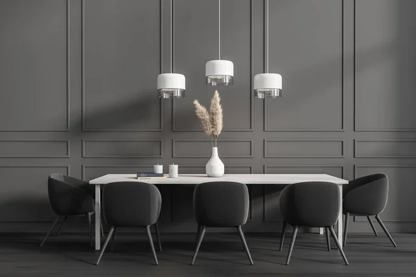 テーブルと硬材の床に椅子と暗いリビングルームのインテリア 装飾やランプ付きのミニマリストミーティングエリア 3Dレンダリング — ストック写真