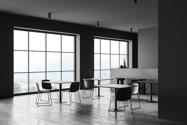 グレーの壁 パノラマウィンドウ バースツール付きのバーカウンター コンクリート床の4つのテーブルを備えたモダンなダークカフェのインテリアのコーナービュー ミニマルデザインのコンセプト 3Dレンダリング — ストック写真