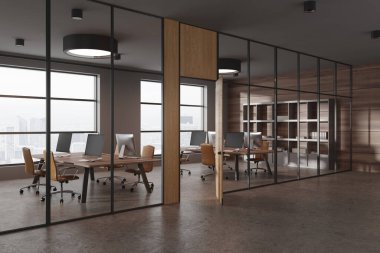 Modern ofis salonunun köşesinde gri ve cam duvarlar, beton zemin ve açık alanda sandalyeli bilgisayar masaları. 3d oluşturma