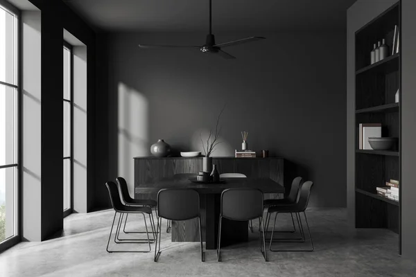 テーブルと椅子 灰色のコンクリートの床を食べて暗い家庭のリビングルームのインテリア 芸術装飾と田舎のパノラマの窓を持つ黒い木製の引き出し 3Dレンダリング — ストック写真