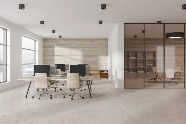 Weißes Business Interieur Mit Coworking Und Konferenzraum Hinter Glastüren Schreibtischreihe — Stockfoto