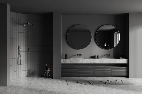 Interior Kamar Mandi Gelap Dengan Wastafel Ganda Dan Cermin Bulat — Stok Foto
