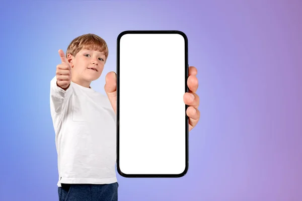 Kind Jongen Glimlachen Duim Omhoog Houd Smartphone Met Grote Mock — Stockfoto