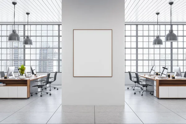 White Coworking Interieur Mit Auf Dem Schreibtisch Und Sesseln Reihe — Stockfoto