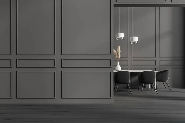Ciemny Salon Stołem Krzesłami Drewnianej Podłodze Minimalistyczna Przestrzeń Spotkań Dekoracją — Zdjęcie stockowe