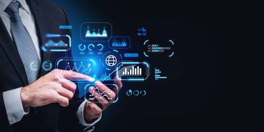 İş adamı parmak dokunuşu telefonu, iş analitik gösterge paneli, grafikler, ölçüler ve KPI ile çift pozlama. Finansal araştırma ve stratejik kararlar kavramı