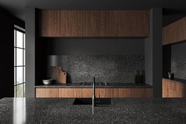 Mutfak içi kuvars bar adasıyla, mutfak gereçleri ve ahşap raflarla dolu. Kırsal kesimde panoramik pencereli modern ev yemeği alanı. 3B görüntüleme