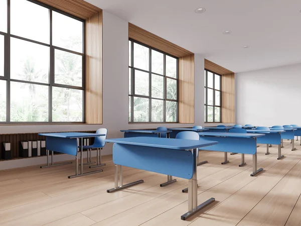 Mavi Masalı Beyaz Sınıf Içi Sıra Sıra Sandalyeler Yan Manzaralı — Stok fotoğraf