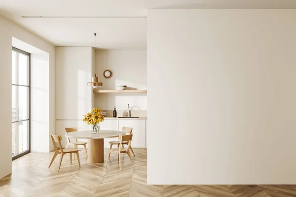 Εσωτερικό Σύγχρονης Κουζίνας Λευκούς Τοίχους Ξύλινο Πάτωμα Λευκά Ντουλάπια Ενσωματωμένο — Φωτογραφία Αρχείου