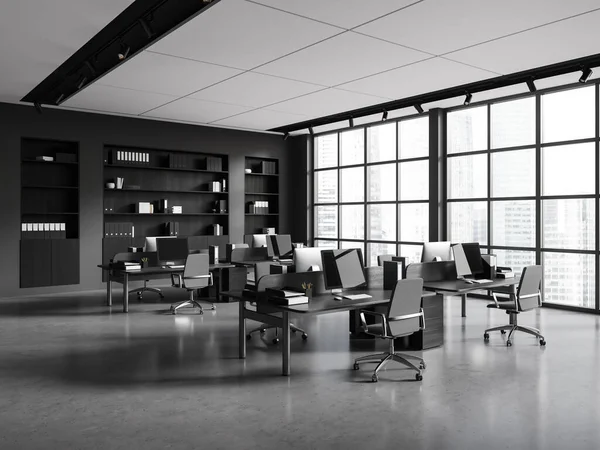 Interior Kantor Bergaya Gelap Dengan Kursi Dan Komputer Meja Kerja — Stok Foto
