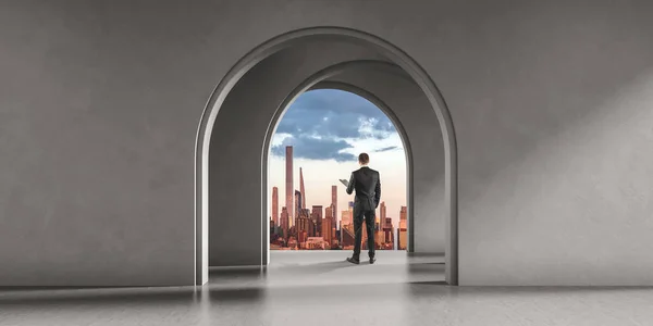 現代のオフィスのインテリアでビジネスマンのバックビュー コピースペースの壁をモック パノラマニューヨークマンハッタンの高層ビルは黄金の時間です 事業計画 アイデア 成功の概念 — ストック写真