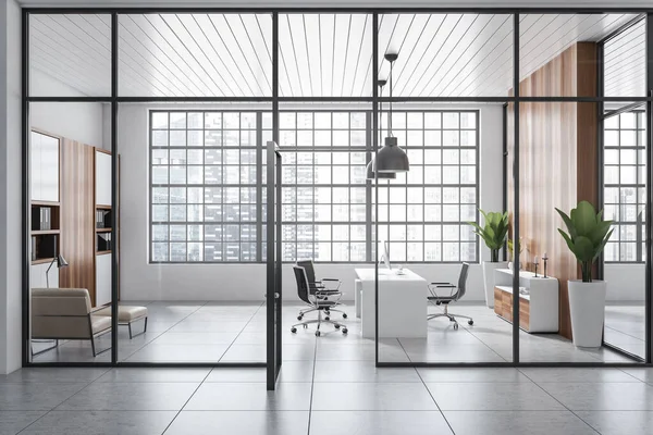 Interior Sala Oficina Blanca Con Escritorio Sillones Detrás Puertas Vidrio — Foto de Stock