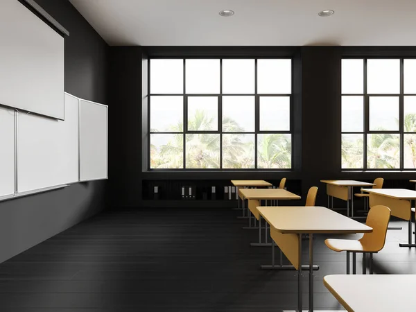 有灰色墙壁 深色木地板 成排的黄色桌子和椅子的时髦教室的内部 以及模拟的投影屏幕和白板 3D渲染 — 图库照片