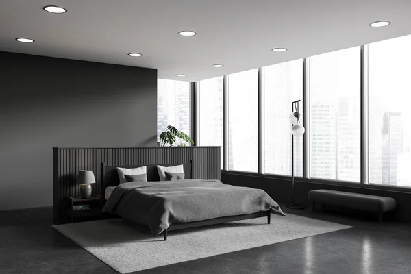 Dunkler Schlafzimmerinnenbett Und Nachttisch Mit Dekoration Seitliches Panoramafenster Auf Wolkenkratzer — Stockfoto