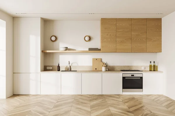 Interiér Moderní Kuchyně Bílými Stěnami Dřevěnou Podlahou Pohodlnými Bílými Skříněmi — Stock fotografie