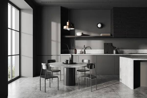 Casa Escura Cozinha Interior Com Mesa Jantar Cadeiras Chão Concreto — Fotografia de Stock