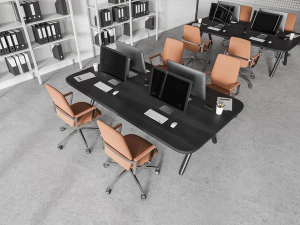 콘크리트 의자와 폴더가 컴퓨터 테이블이 줄지어 현대적 사무실의 렌더링 — 스톡 사진