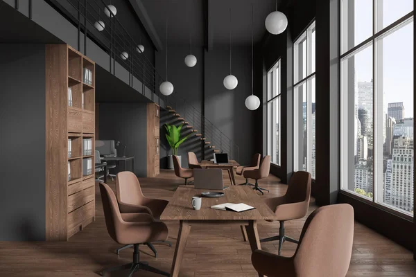 Interior Elegante Oficina Coworking Con Paredes Grises Suelo Madera Oscura — Foto de Stock