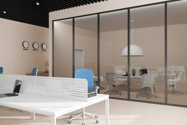 米色的商业内部与办公椅和笔记本电脑在一个共享的桌子 侧看硬木地板 非公开会议室 玻璃门后面有板子和座位 3D渲染 — 图库照片