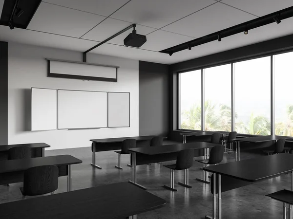 Černobílý Školní Interiér Stolem Židlemi Řadě Boční Pohled Modelovat Kopírovat — Stock fotografie