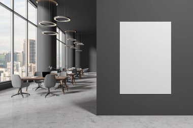 Gri duvarları, beton zemini, panoramik pencerenin yanında duran gri sandalyeli sıra sıra masaları ve sağında dikey maket posteri olan şık halk kütüphanesi odasının içi. 3d oluşturma