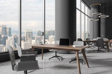 İçi ahşap masa ve sıra sıra sandalyelerle dolu karanlık ofis, Kuala Lumpur gökdelenlerinde panoramik pencere. Modern kütüphane ve minimalist mobilyalarla dolu toplantı odası. 3B görüntüleme