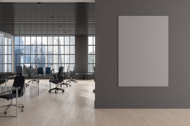 Karanlık ofis içi bilgisayar ve sıralı masa Singapur gökdelenlerinde panoramik pencere. Bölümdeki tuval posteri ile birlikte çalışma alanı oluşturun. 3B görüntüleme