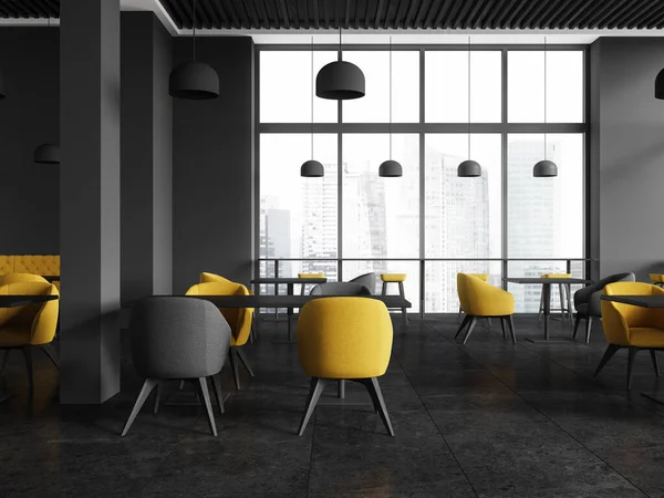 Interior Restaurante Escuro Com Cadeiras Cinza Amarelo Mesa Piso Azulejos — Fotografia de Stock