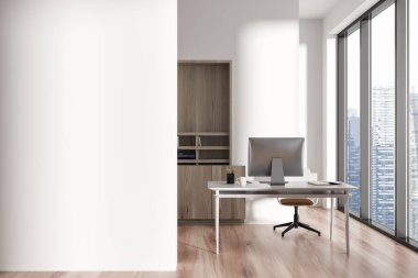 Masası ve bilgisayarı olan beyaz bir ofis. Ahşap zemin süslemeli bir raf. Singapur şehir manzarasında panoramik pencere. Model boş duvar. 3B görüntüleme