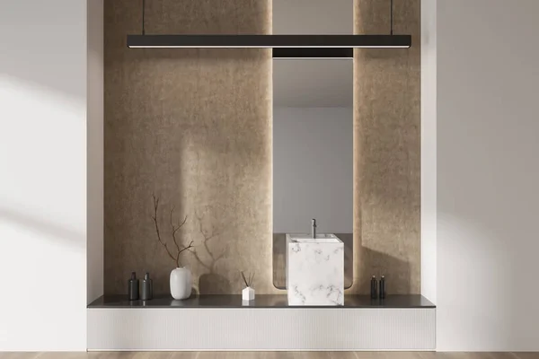 Bílý Koupelnový Interiér Umyvadlem Zrcadlem Podsvícením Paluba Koupelovým Příslušenstvím Dekorací — Stock fotografie