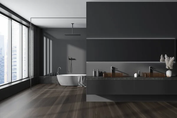 Σκούρο Εσωτερικό Μπάνιο Του Ξενοδοχείου Ντους Και Μπανιέρα Πίσω Από — Φωτογραφία Αρχείου