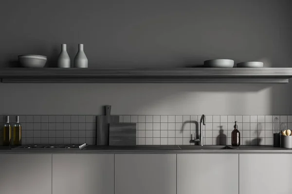 在黑暗的厨房室内 有橱柜 灰色墙壁 煤气灶 炊具库存 液体肥皂的正面视图 简约设计的概念 3D渲染 — 图库照片