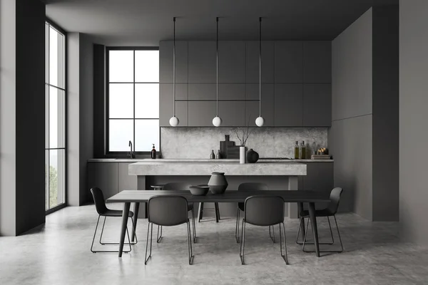Dunkle Kücheneinrichtung Mit Esstisch Stühlen Und Barinsel Mit Hocker Auf — Stockfoto