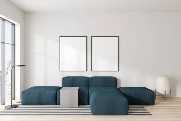 Bílý Interiér Obývacího Pokoje Pohovkou Lampou Panoramatickým Oknem Mrakodrapech Koberec — Stock fotografie