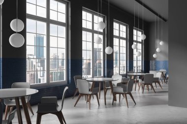 Gri ve mavi fayanslı duvarları olan şık bir restoranın köşesi, beton zemin, gri sandalyeli rahat masalar ve şehir manzaralı pencereler. 3d oluşturma