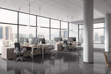 Beyaz sütunları, beton zemini, gri sandalyeli ve panoramik pencereli bilgisayar tabloları olan modern açık uzay ofisinin köşesi. 3d oluşturma