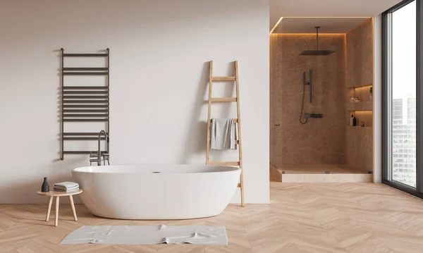 욕조와 실내의 욕실은 바닥에 사다리와 칸막이 샤워기가 전경의 파노라마 렌더링 — 스톡 사진