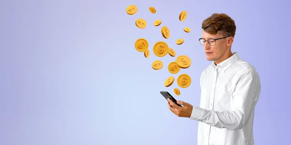 Retrato Jovem Empresário Europeu Concentrado Olhando Para Seu Smartphone Com — Fotografia de Stock