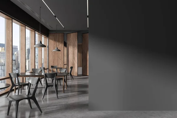 有灰色和木制墙壁 铺了瓷砖的地板 全景窗户和有椅子的圆形和矩形灰色桌子的时髦办公室餐厅的内部 复制右边的空间墙 3D渲染 — 图库照片