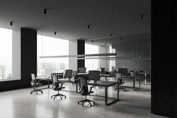 Šedý Kancelářský Interiér Pracovní Zónou Skleněnou Konferenční Místností Deskou Boční — Stock fotografie