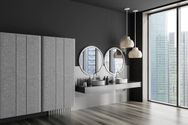 Çift lavabolu, raflı, yan manzaralı koyu bir banyo. Lavabo, aksesuar ve ahşap döşemeli banyo köşesi. Singapur şehir manzarasında panoramik pencere. 3B görüntüleme