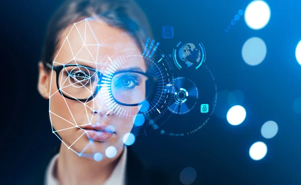 顔認識 仮想世界のホログラムとのデジタルインターフェイス 南京錠 バイナリコードを持つ深刻な魅力的なビジネス女性 現代技術 人工知能 生体認証スキャンの概念 — ストック写真