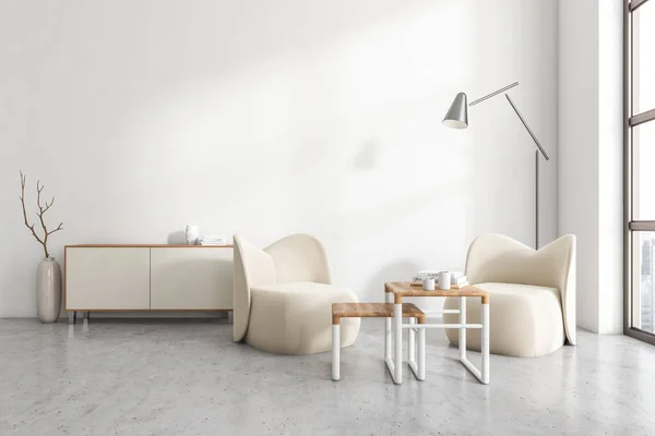 Weißes Wohnzimmer Mit Zwei Sesseln Und Couchtisch Schublade Und Dekoration — Stockfoto