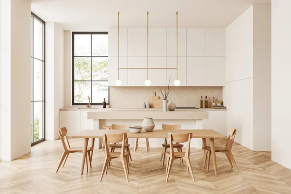 Beige Kücheneinrichtung Mit Esstisch Stühlen Und Barinsel Mit Hocker Auf — Stockfoto