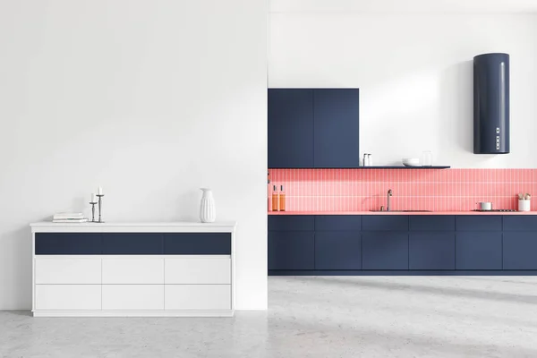 Weiße Küche Interieur Mit Sideboard Und Stilvolle Dekoration Attrappe Kopierraum — Stockfoto