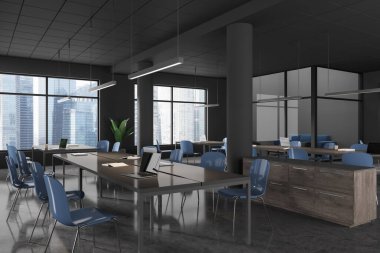 İçi masa ve sandalyelerle dolu karanlık çalışma alanı Singapur gökdelenlerinin yan görüş panoramik penceresi. Çekmeceleri olan şık bir kütüphane ve kanepeli cam serin bölge. 3B görüntüleme