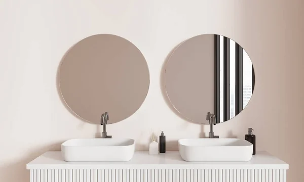 Hyggeligt Hotel Badeværelse Interiør Med Dobbelt Vask Minimalistisk Tilbehør Hvide - Stock-foto