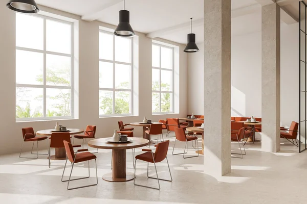 Hjørne Moderne Kafé Med Hvite Vegger Steingulv Søyler Komfortable Oransje – stockfoto