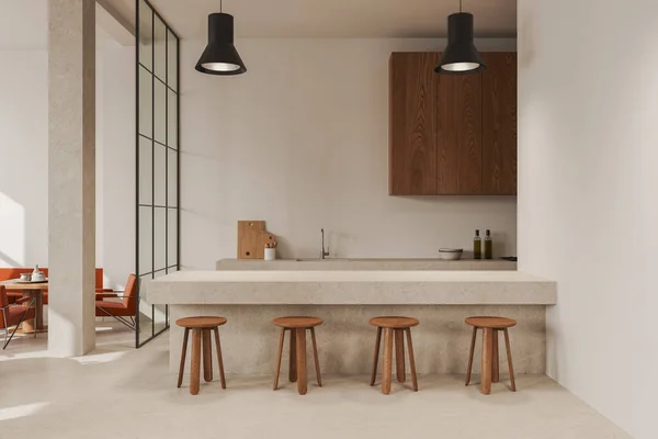 싱크대 콘크리트 바닥에 의자와 베이지 아늑한 인테리어 주방용품과 싱크대가있는 미니멀리스트 — 스톡 사진