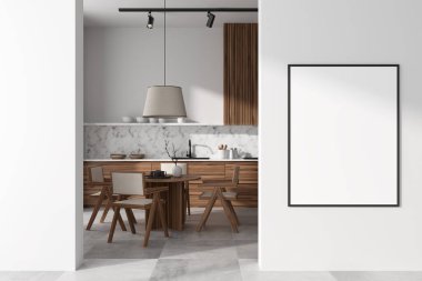 Beyaz mutfak, yemek masası ve hafif fayanslı sandalyeler. Yemek pişirme alanında dekorasyonlu modern mutfak eşyaları. Girişten önce maket posteri. 3B görüntüleme